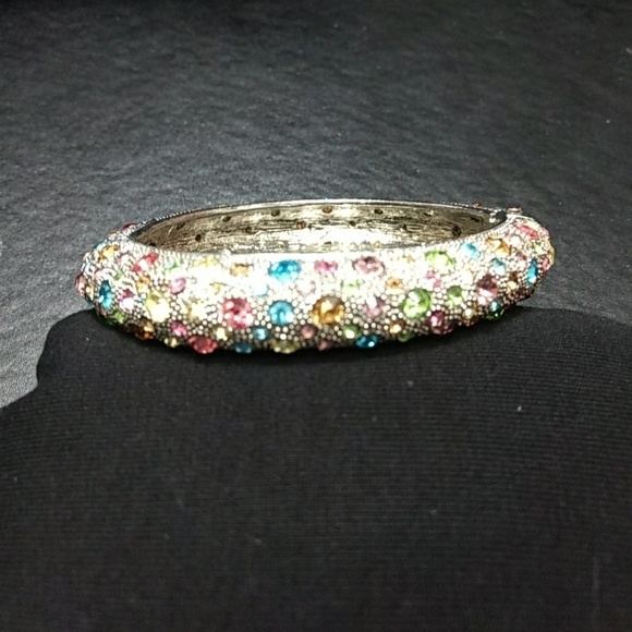 Silver tone bracelet with pastel rhinestones - Picture 6 of 6